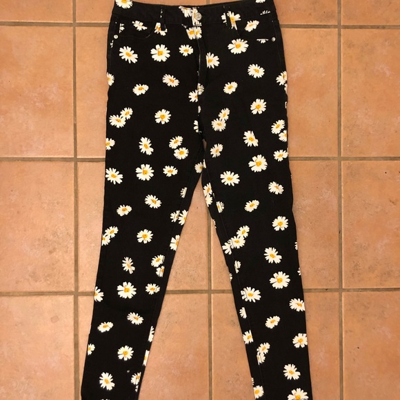 Black Jeans with Daisy’s SZ. 27 - Picture 1 of 3